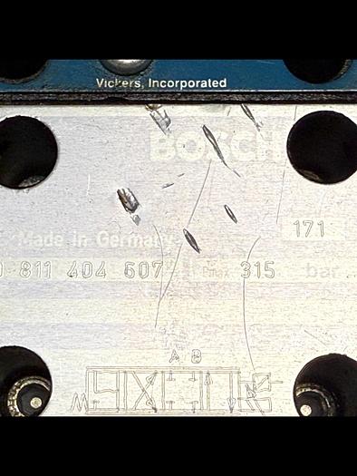 Used BOSCH HYDRAULIC SERVO VALVE 0 811 404 607 USED #145813