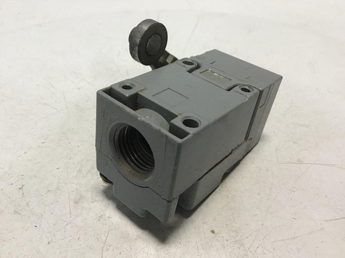 Used SQUARE D Limit Switch 9007-C52B2 #121718