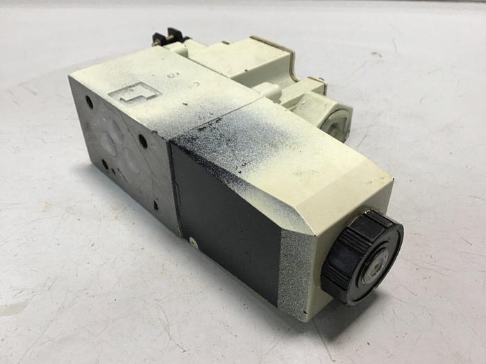 Used VICKERS Directional Control Valve DG4V32AMP7H750 #132954
