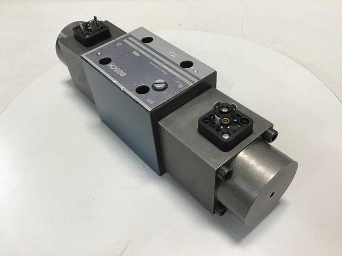 Used BOSCH Directional Valve 0 811 404 832 Used