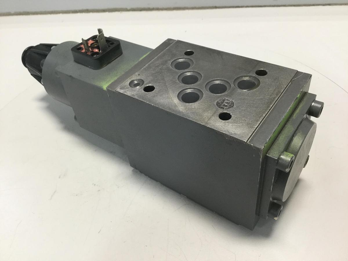 Used MANNESMANN REXROTH Proportional Flow Control Valve 4WRE10EA641224Z4M468 Used