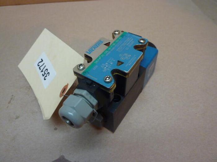 Used VICKERS Pilot Valve DG4V3S0BLMFTWLB560 #35172