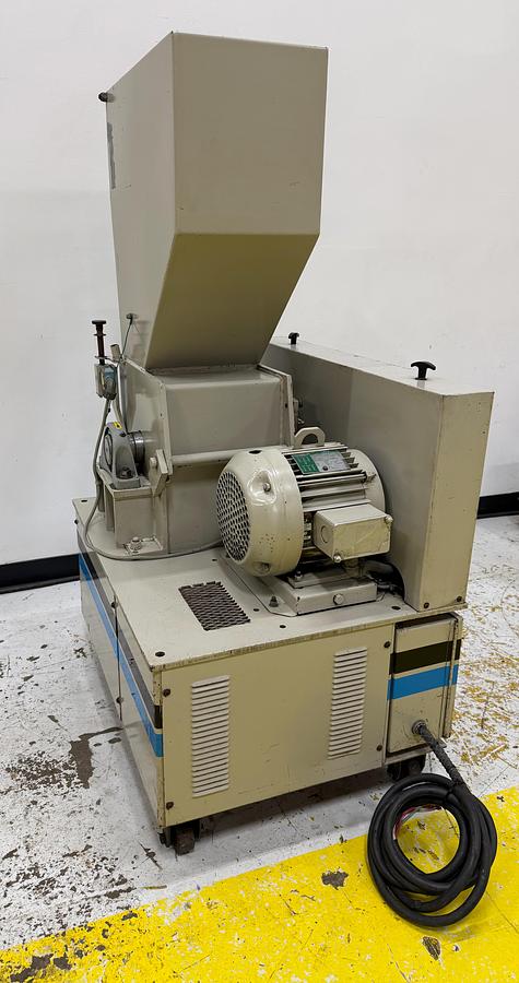 Used DNL / NOT CLEANED CINCINNATI MILACRON 912CM8 GRINDER GRANULATOR