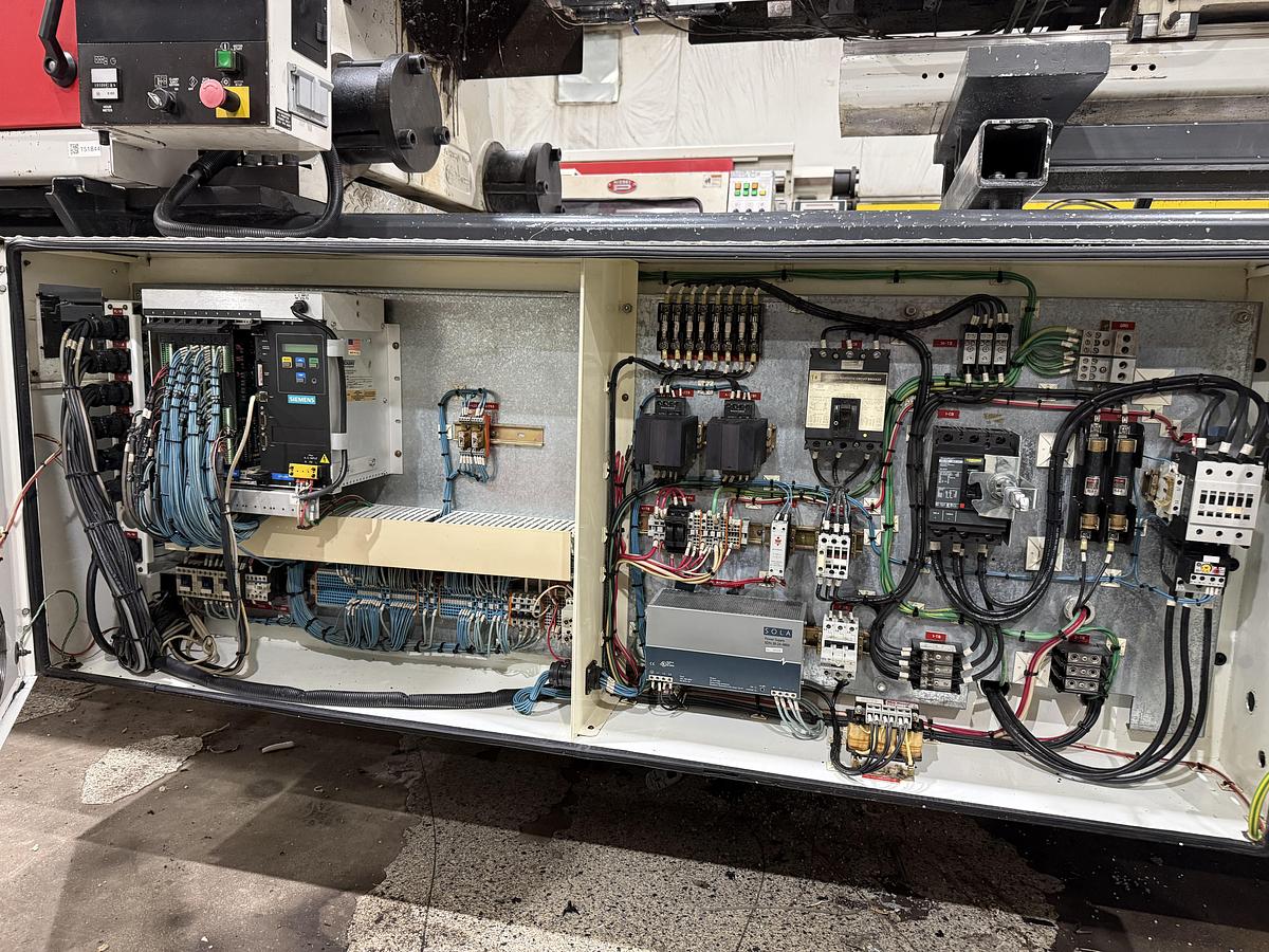 Used 2000 CINCINNATI MILACRON 310 Ton Injection Molding Machine MT310-22 USED #151844
