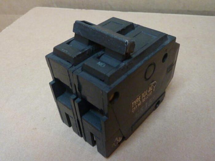 Used GENERAL ELECTRIC / GE 10 Amp Circuit Breaker TQL2110 #31354