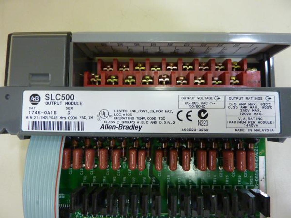 Used ALLEN BRADLEY Output Module 1746-OA16 SER D Used