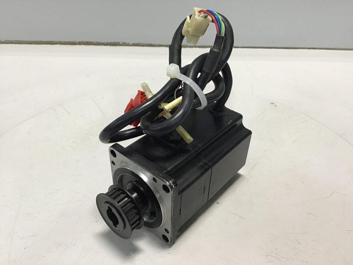 Used YASKAWA Servo Motor SGMP-01AWYR22 #131500