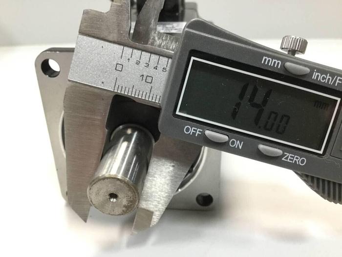 Used YASKAWA ELECTRIC Servo Motor SGMAH-04AAAYU21 #92508