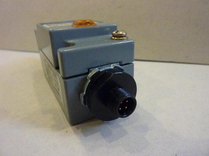 SQUARE D Limit Switch 9007C54DP10Y19021 NEW