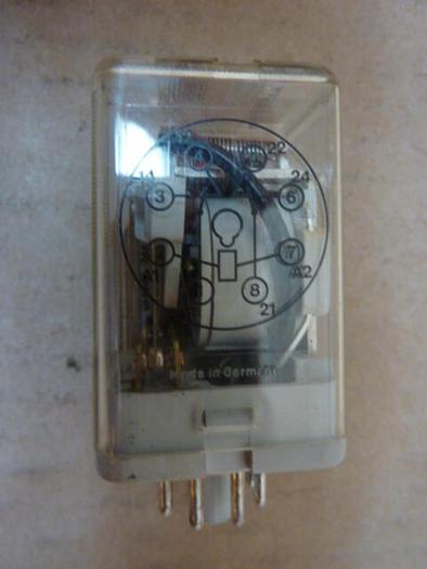 Used ALLEN BRADLEY Relay 700-HA32Z24 SER A #27343