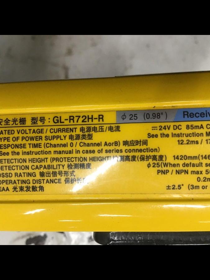 Used KEYENCE CORP Light Curtain GL-R72H-R USED