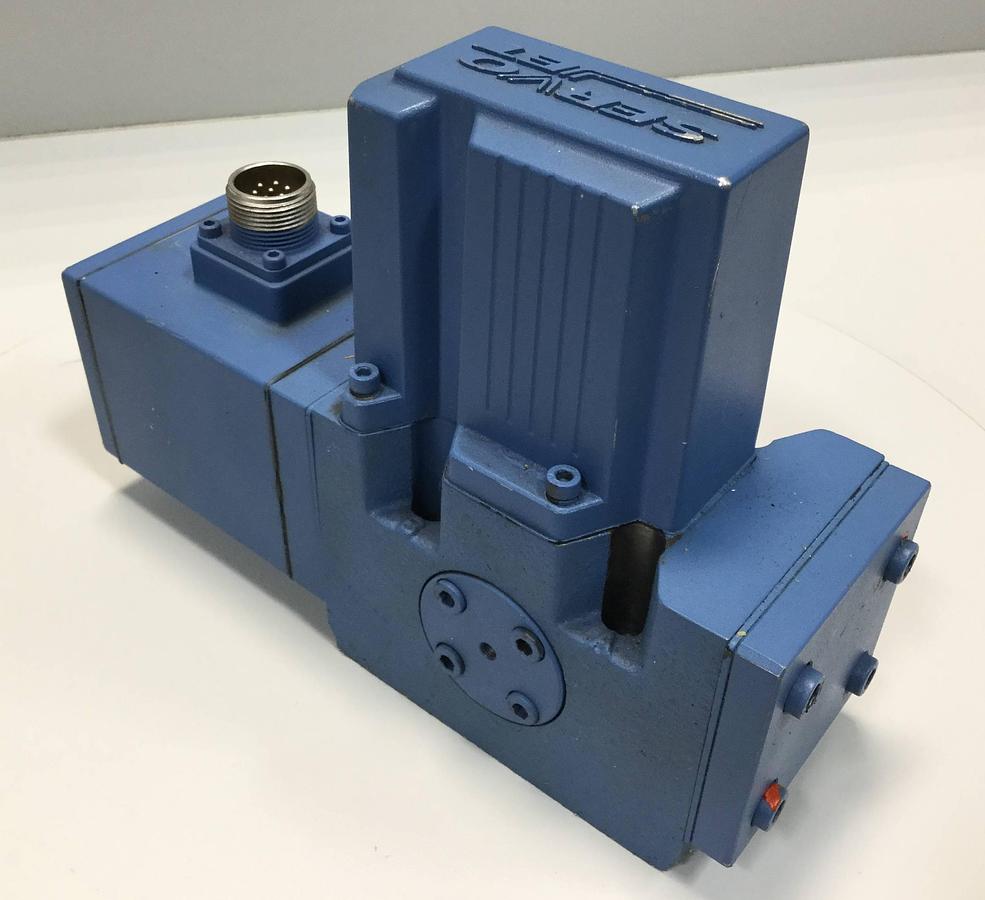 Used MOOG D661-5009 SERVO JET HYDRAULIC VALVE USED 