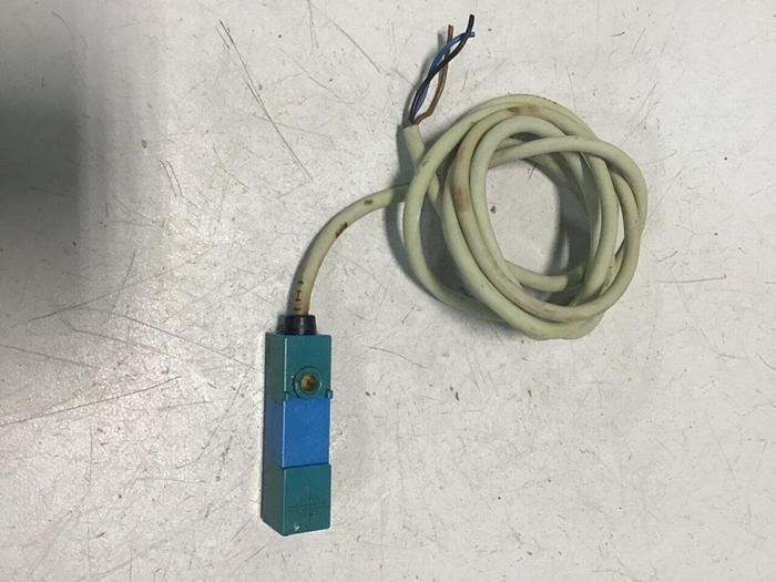 Used YAMATAKE Proximity Switch FL2-4A6S #128204