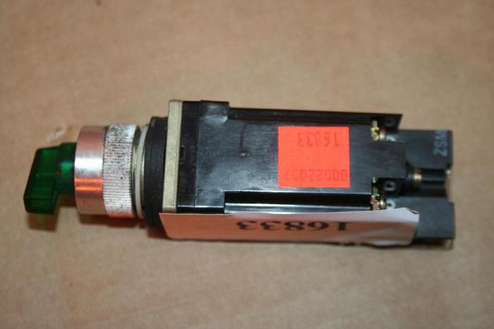 Used ALLEN BRADLEY Selector Switch 800MR-16HX2BS GREEN Used DNL SCRAPPED