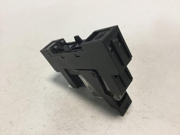 Used ELESTA Relay w/ Base ZGE007 #104158