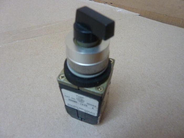 Used ALLEN BRADLEY Selector Switch 800MR-JX2K #38170