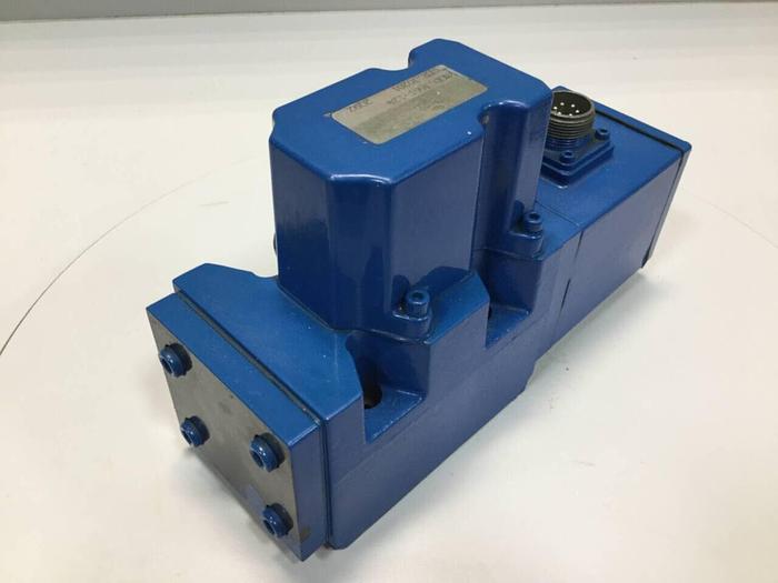 Used MOOG Valve J661-124 Used