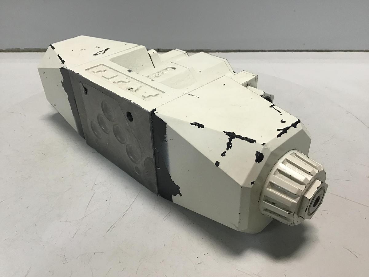 Used VICKERS DG4V-5-2C-M-P7L-H-7-40