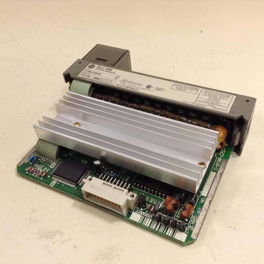 Used ALLEN BRADLEY Output Module 1746-OA16 SER C USED