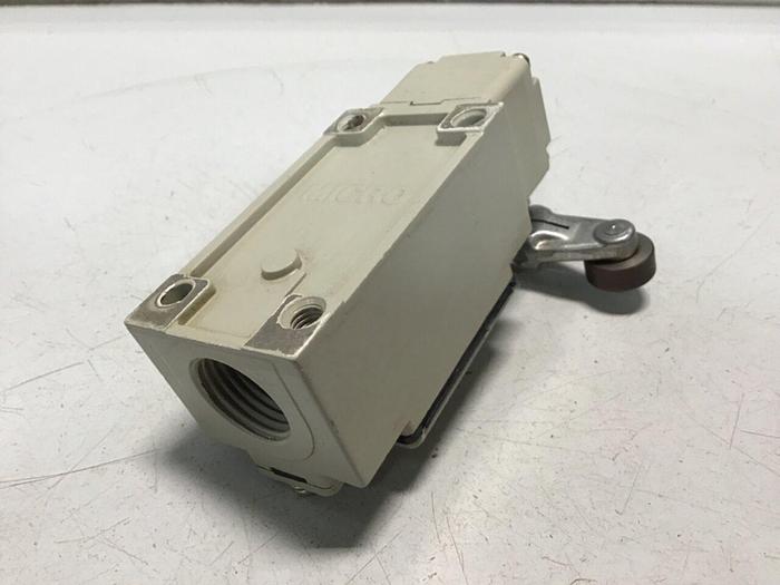 Used YAMATAKE Limit Switch LJA10-11A21N-003 #121495