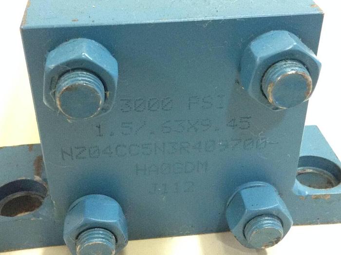 Used VICKERS Cylinder NZ04CC5N3R409700-HA0GDM #70432
