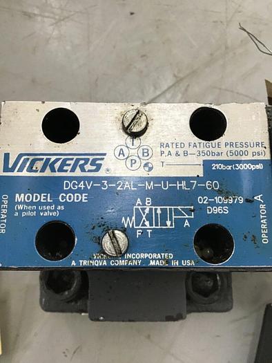 Used VICKERS Valves DG4V-3-2AL-M-U-HL7-60 Used