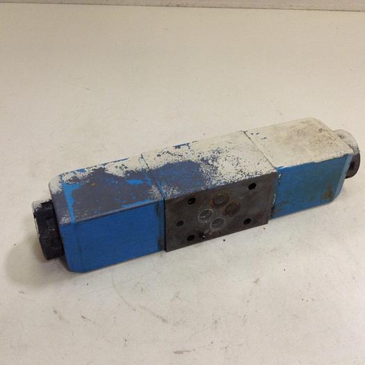Used VICKERS Directional Valve DG4V-3-6C-M-U-HL7-60 Used
