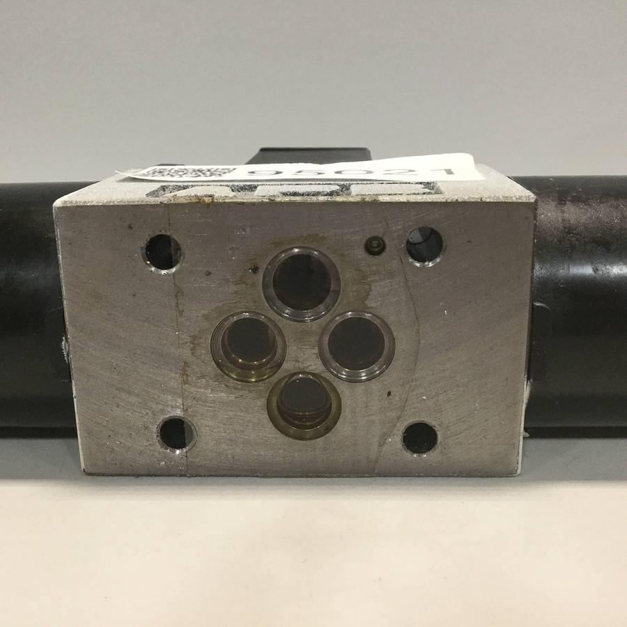 Used TOKIMEC Directional Control Valve DG4V-3-6C-M-P7-H-7-52 USED