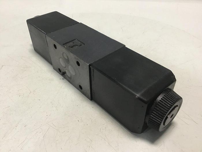 Used VICKERS Valve DG4V3S82CVMUH560 Used