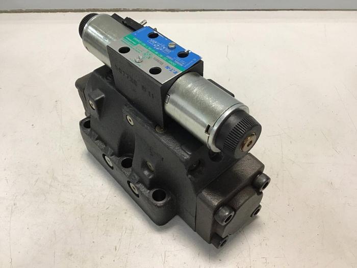 Used VICKERS Solenoid Valve DG4V-3S-6C-M-U-HL7-60-EN490 Used