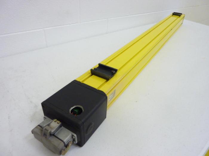 Used SICK OPTIC ELECTRONIC Light Curtain Receiver AGSE 1200-1211 USED