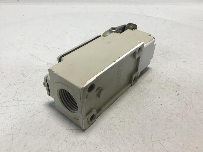 Used YAMATAKE Limit Switch LJA10-11A21N-003 #121746