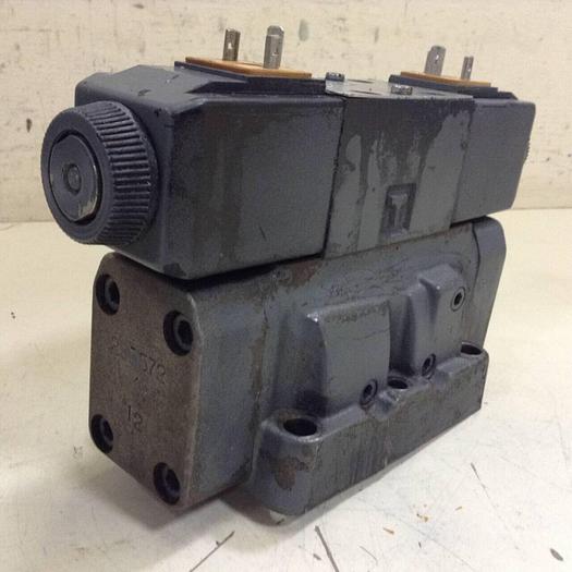 Used VICKERS Valve DG4V-3-6C-M-U-HL7-60-B13 Used