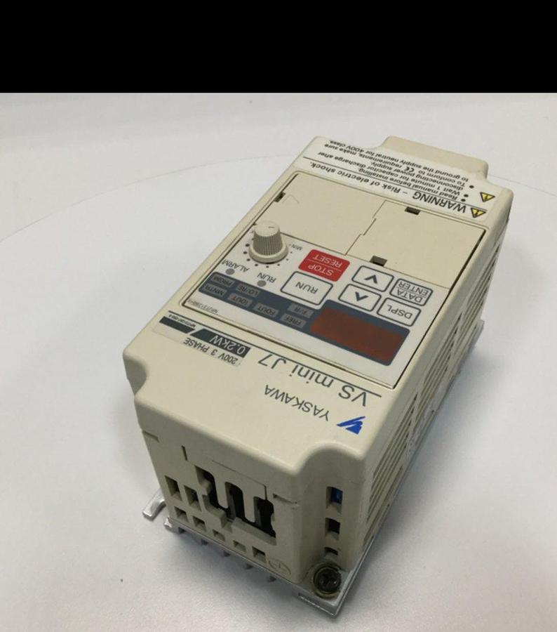Used YASKAWA VS Mini J7 Drive CIMR-J7AA20P2 USED