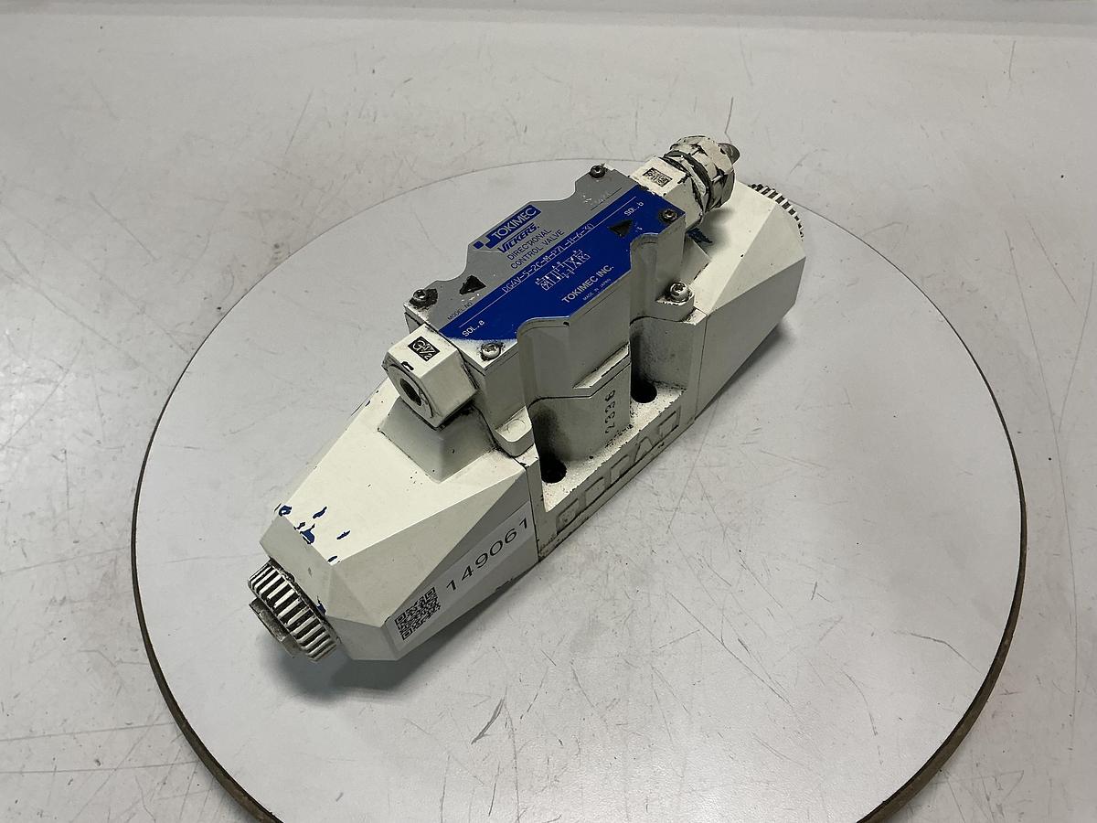 Used VICKERS DG4V-5-2C-M-P7L-H-6-30