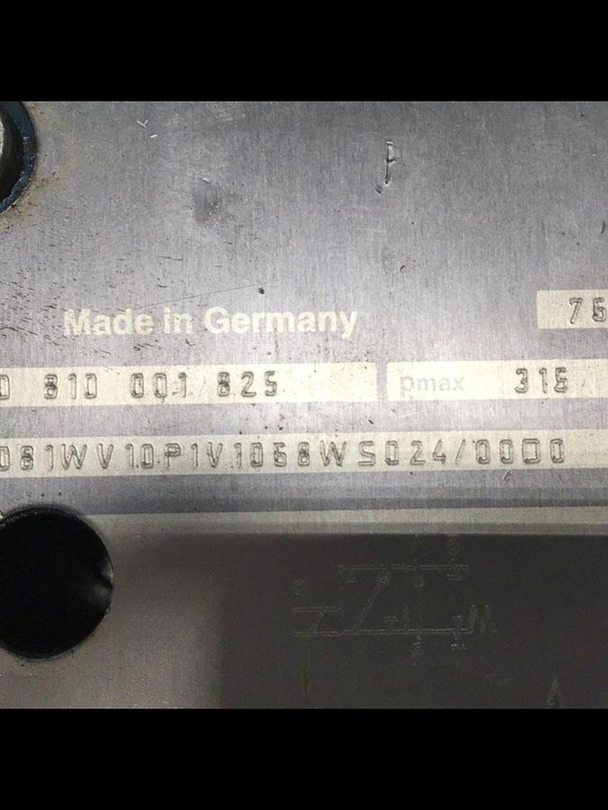 Used BOSCH Hydraulic Valve 0 810 001 825 Used