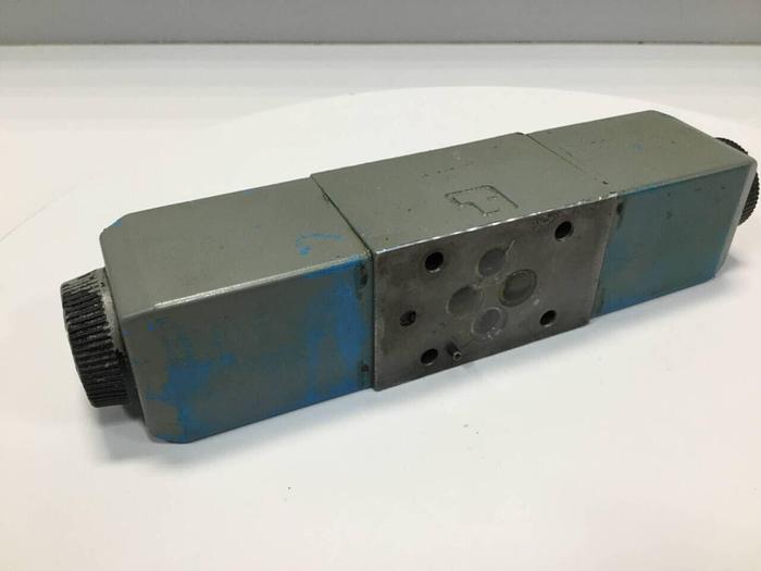 Used VICKERS Directional Valve DG4V-3-6C-M-U-HL7-60 Used