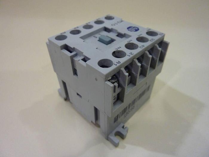 Used ALLEN BRADLEY Relay 700DC-M310 SER A #42217