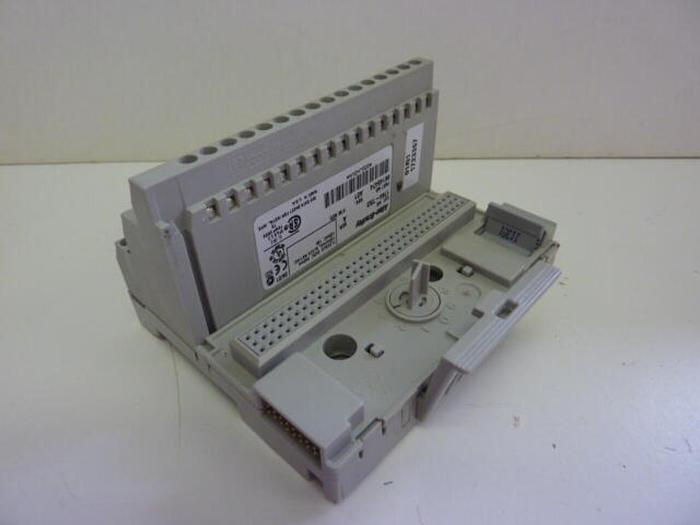 Used ALLEN BRADLEY Input Module 1794-IB16 SER A #33245