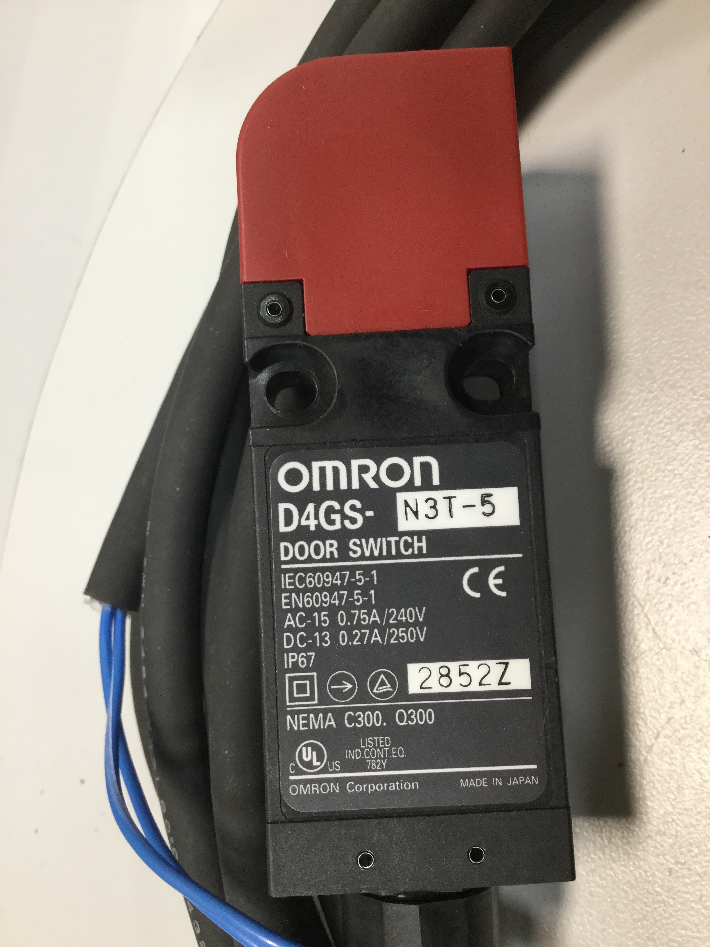 Used OMRON Door Switch D4GS-N3T-5 USED