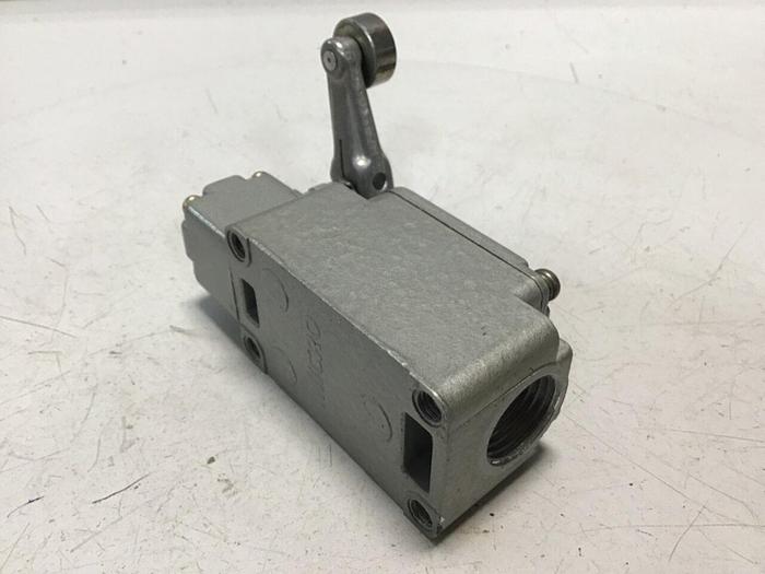 Used YAMATAKE Micro Limit Switch 1LS1-J #122152