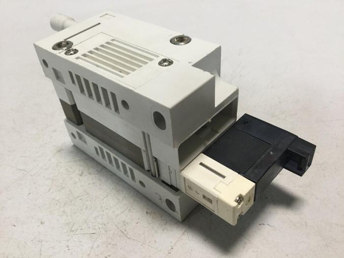 Used SMC Solenoid Valve Bank VVQ1000-10A-4 / VQ1241-5LOB-C0 #104020