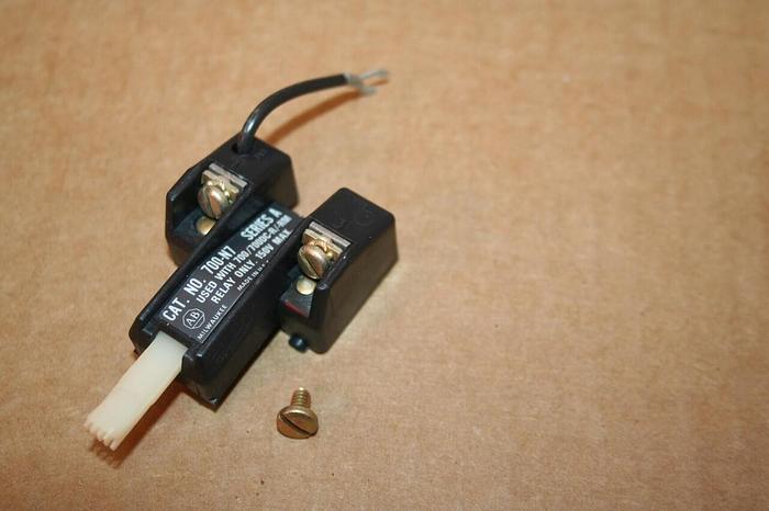 ALLEN BRADLEY Manual Actuator Relay 700-N7 #11980