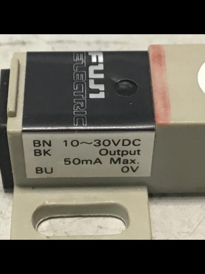 Used FUJI ELECTRIC Proximity Switch PE-B4D3 USED
