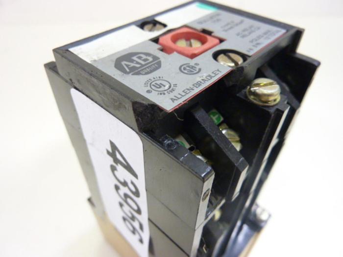 Used ALLEN BRADLEY AC Relay 700-P400A1 SER B #43956