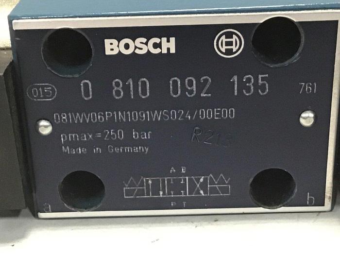 Used BOSCH Hydraulic Valve 0 810 092 135 #137822
