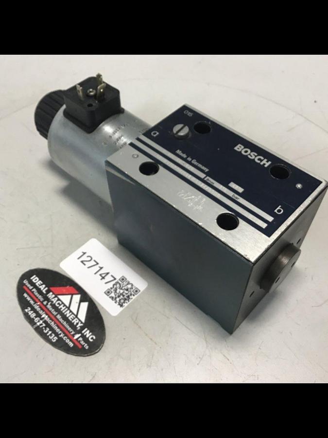 Used BOSCH Hydraulic Valve 0 810 001 825 Used