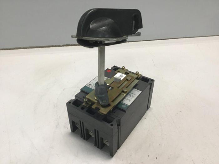Used GENERAL ELECTRIC / GE 30 Amp Circuit Breaker TED136030 #131924