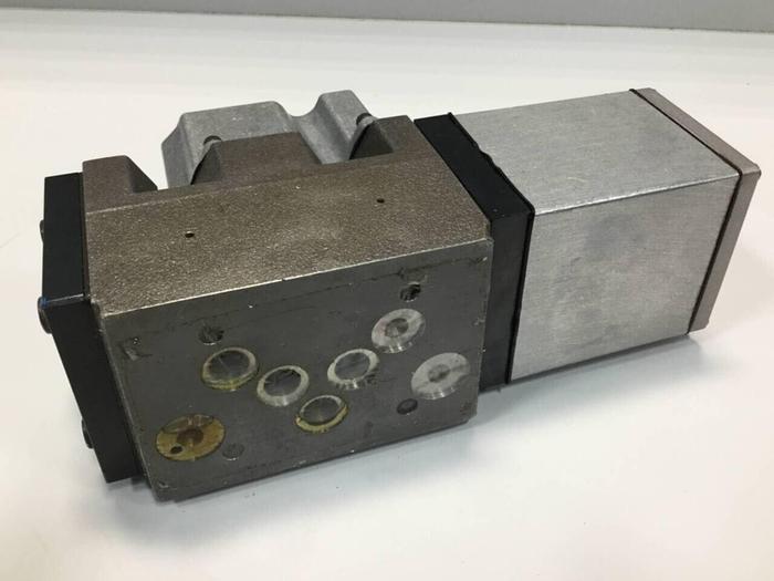 Used MOOG Valve J661-124 Used