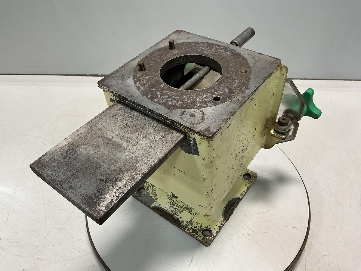 Used METAL FABRICATOR NO MODEL NUMBER / NO TAG